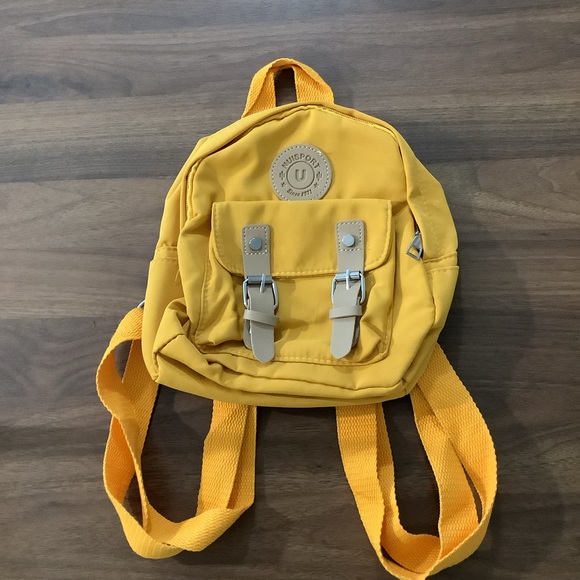 New Mini yellow lightweight backpack - Picture 2 of 11